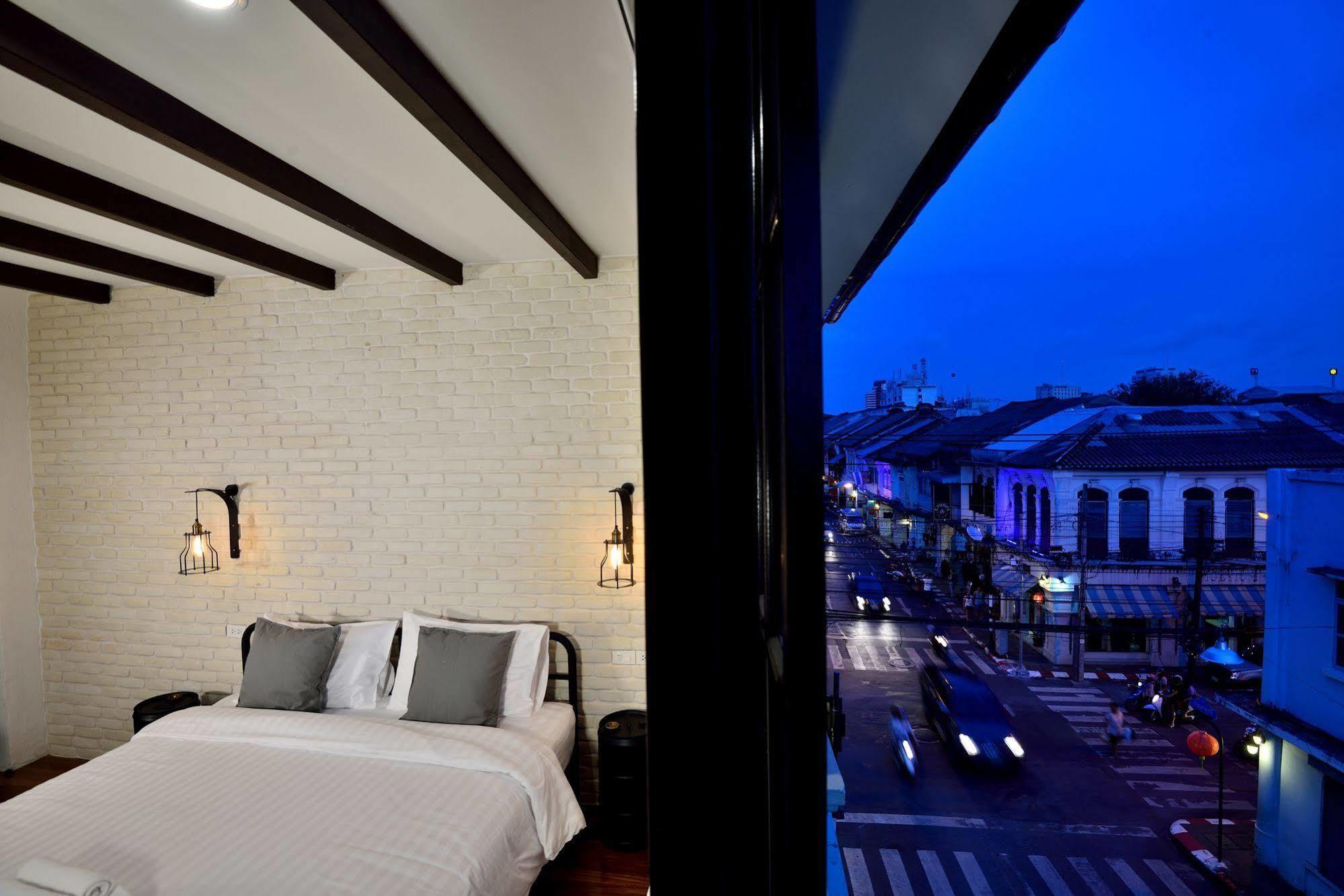 เดอะ รมณีย์ คลาสสิค เกสท์เฮาส์ Hotel Phuket ภายนอก รูปภาพ